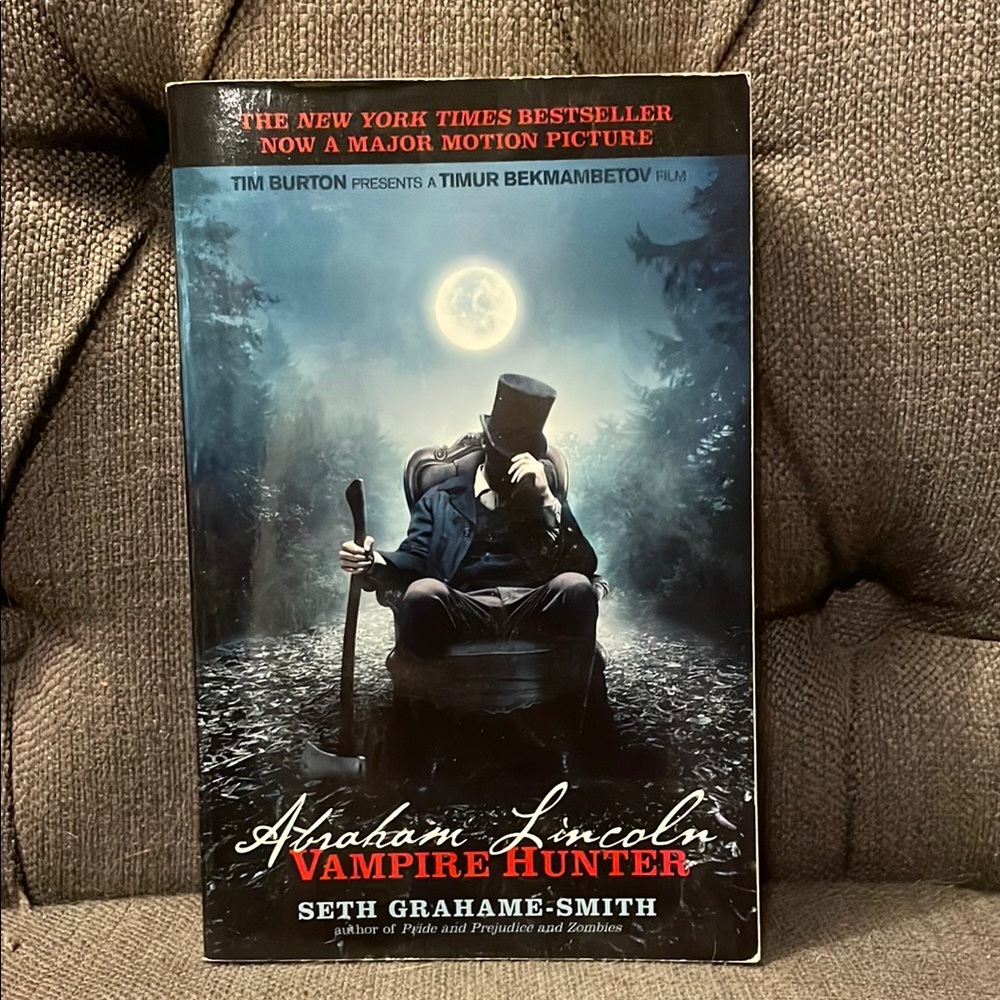 Abraham Lincoln: Vampire Hunter softcover book in nearly new condition